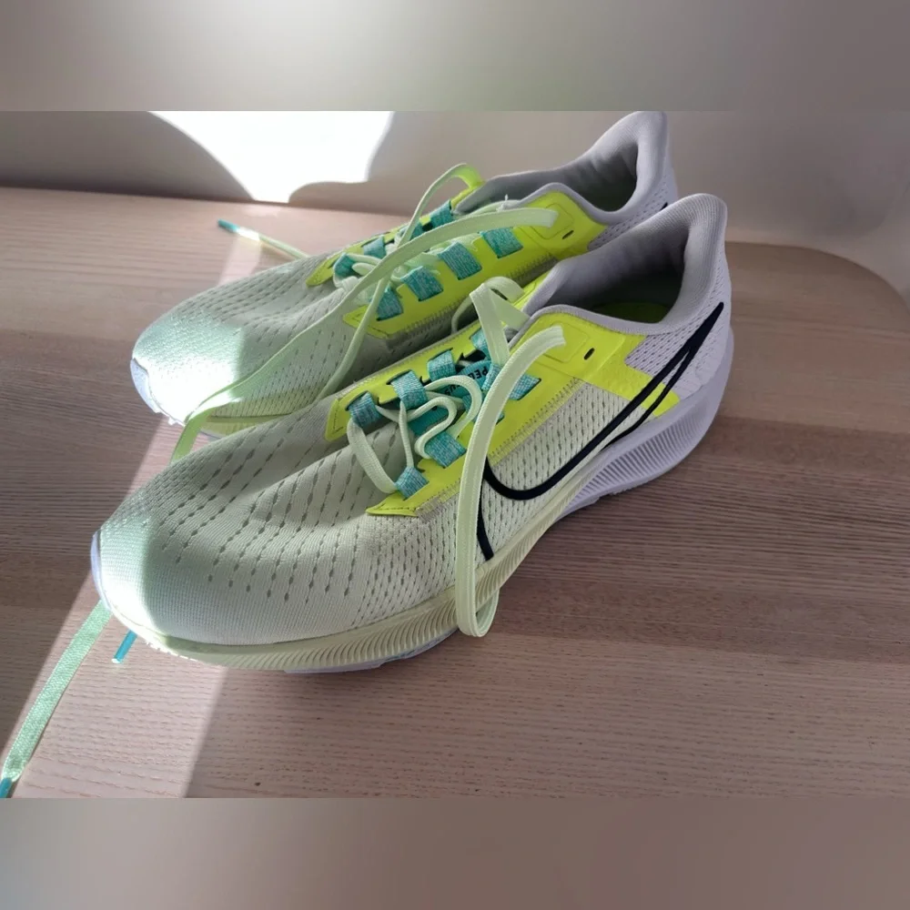 EUC Nike
Air Zoom Pegasus 38 sneakers - Picture 2 of 9